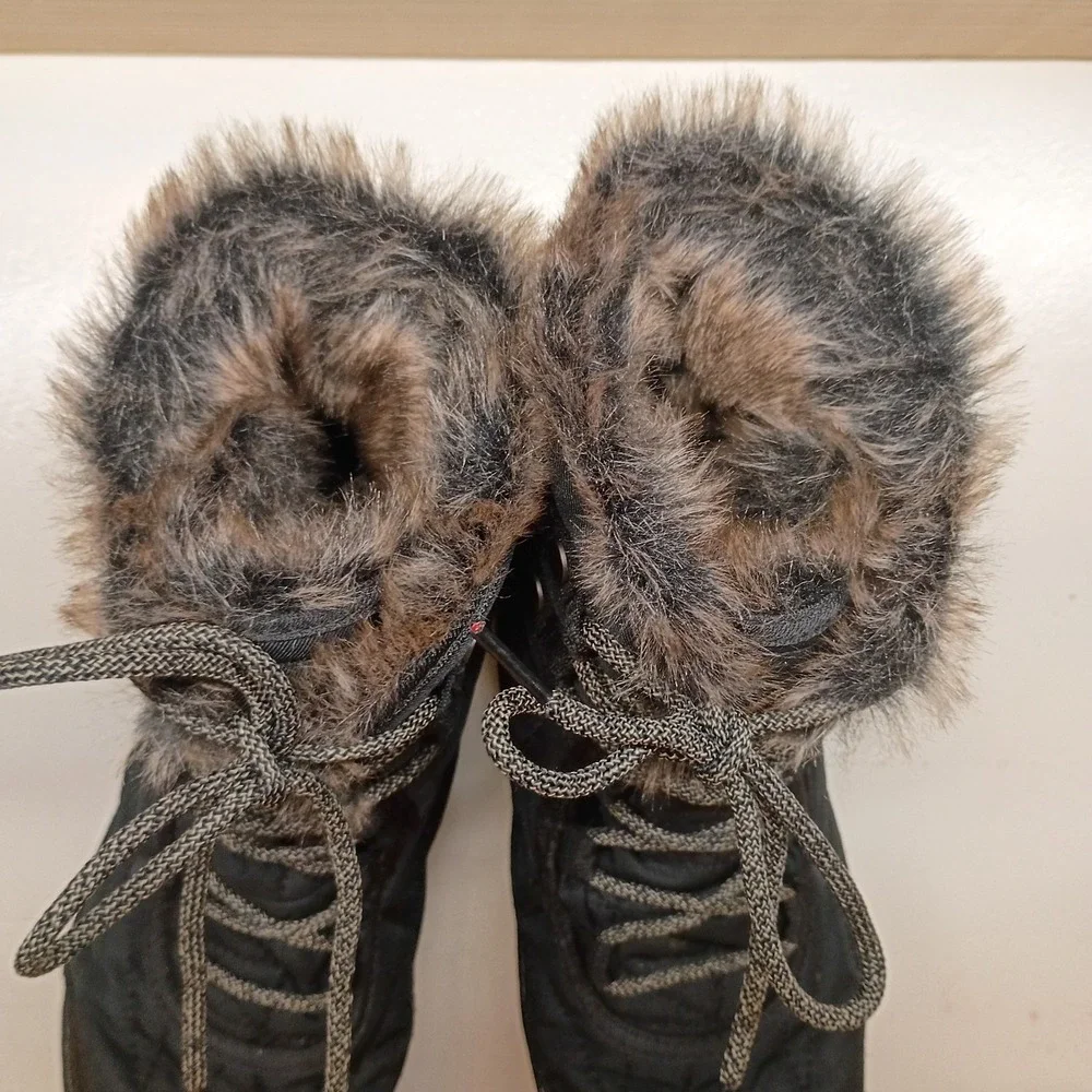 Columbia Women's Minx Shorty III Winter Boots Black Waterproof Omni-Heat Size 9